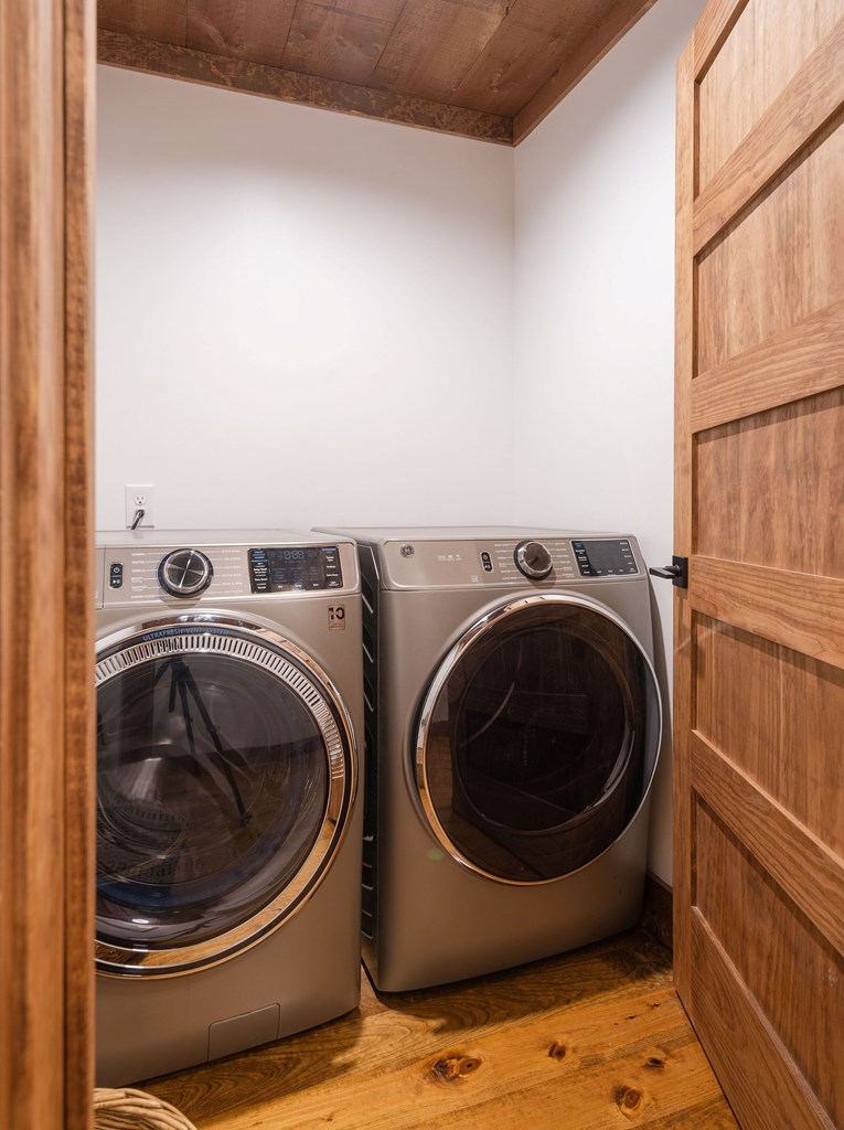 89 High Mdws Drive Morganton, GA 30560 - Photo 43 of 63 a utility room with dryer and washer