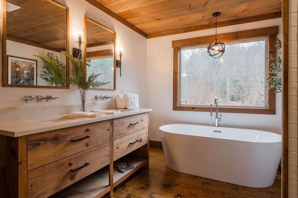89 High Mdws Drive Morganton, GA 30560 - Photo 47 of 63 a spacious bathroom with a double vanity sink a mirror and a bathtub