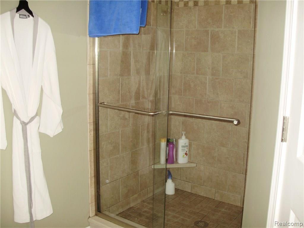 211 Whitney Drive Rochester Hills, MI 48307 - Photo 18 of 25