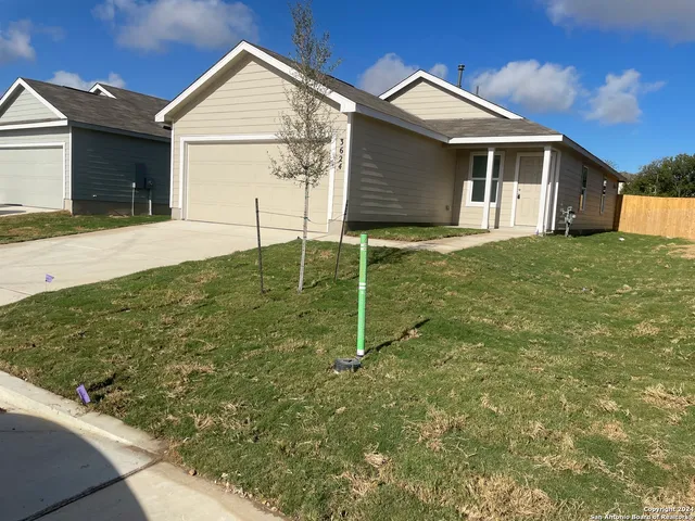 $1,450 | 3624 Axis Hl Street, New Braunfels, TX 78132