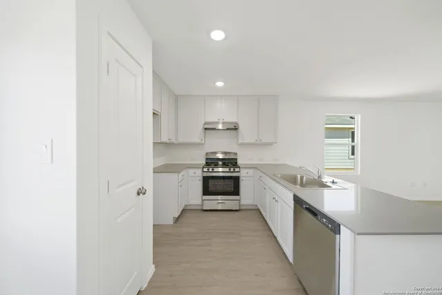 $1,450 | 3624 Axis Hl Street, New Braunfels, TX 78132