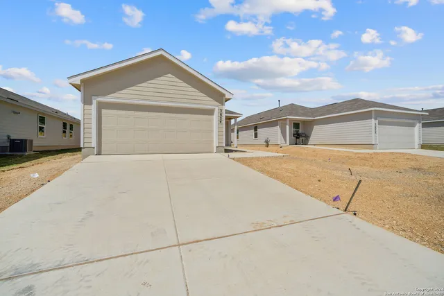 $1,450 | 3624 Axis Hl Street, New Braunfels, TX 78132