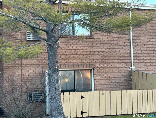 $209,900 | 111 Sutton Place, Unit 111, Bloomfield, CT 06002