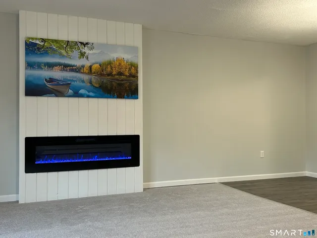 $209,900 | 111 Sutton Place, Unit 111, Bloomfield, CT 06002