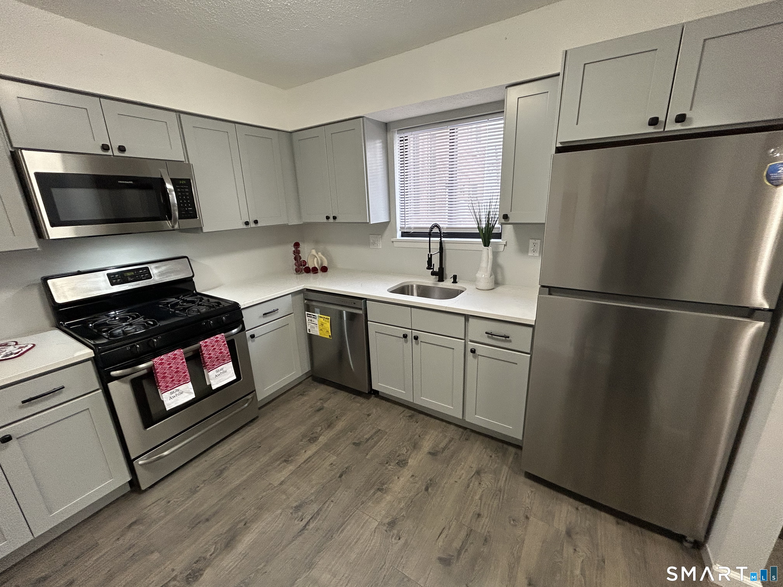 111 Sutton Place, Unit 111 Bloomfield, CT 06002 - Photo 13 of 39