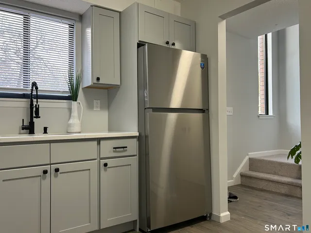 $209,900 | 111 Sutton Place, Unit 111, Bloomfield, CT 06002