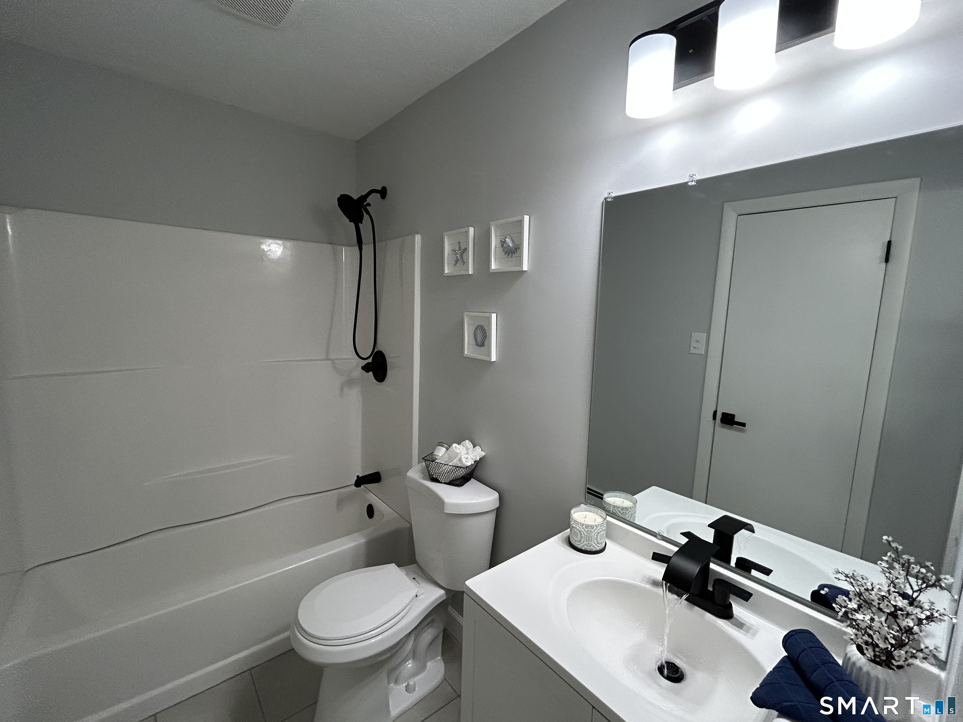 111 Sutton Place, Unit 111 Bloomfield, CT 06002 - Photo 35 of 39