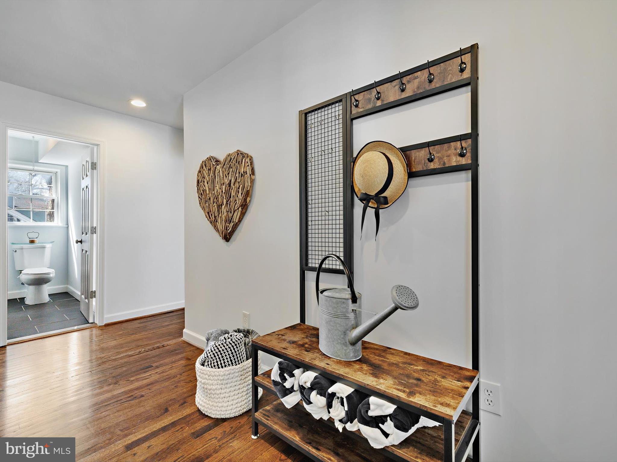 1413 Howard Road Annapolis, MD 21403 - Photo 20 of 85 Upstairs foyer