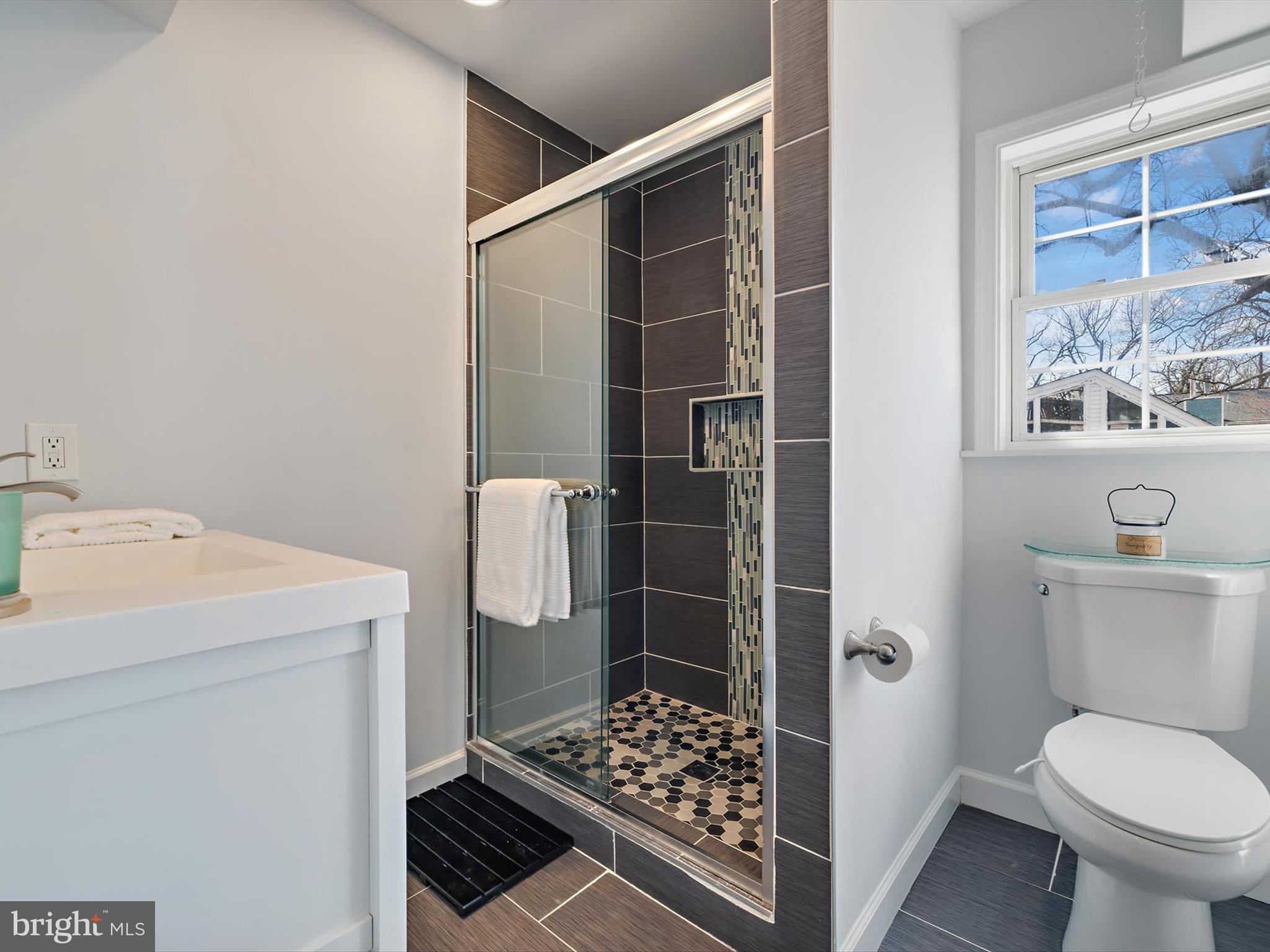 1413 Howard Road Annapolis, MD 21403 - Photo 22 of 85 Main Hall Bathroom