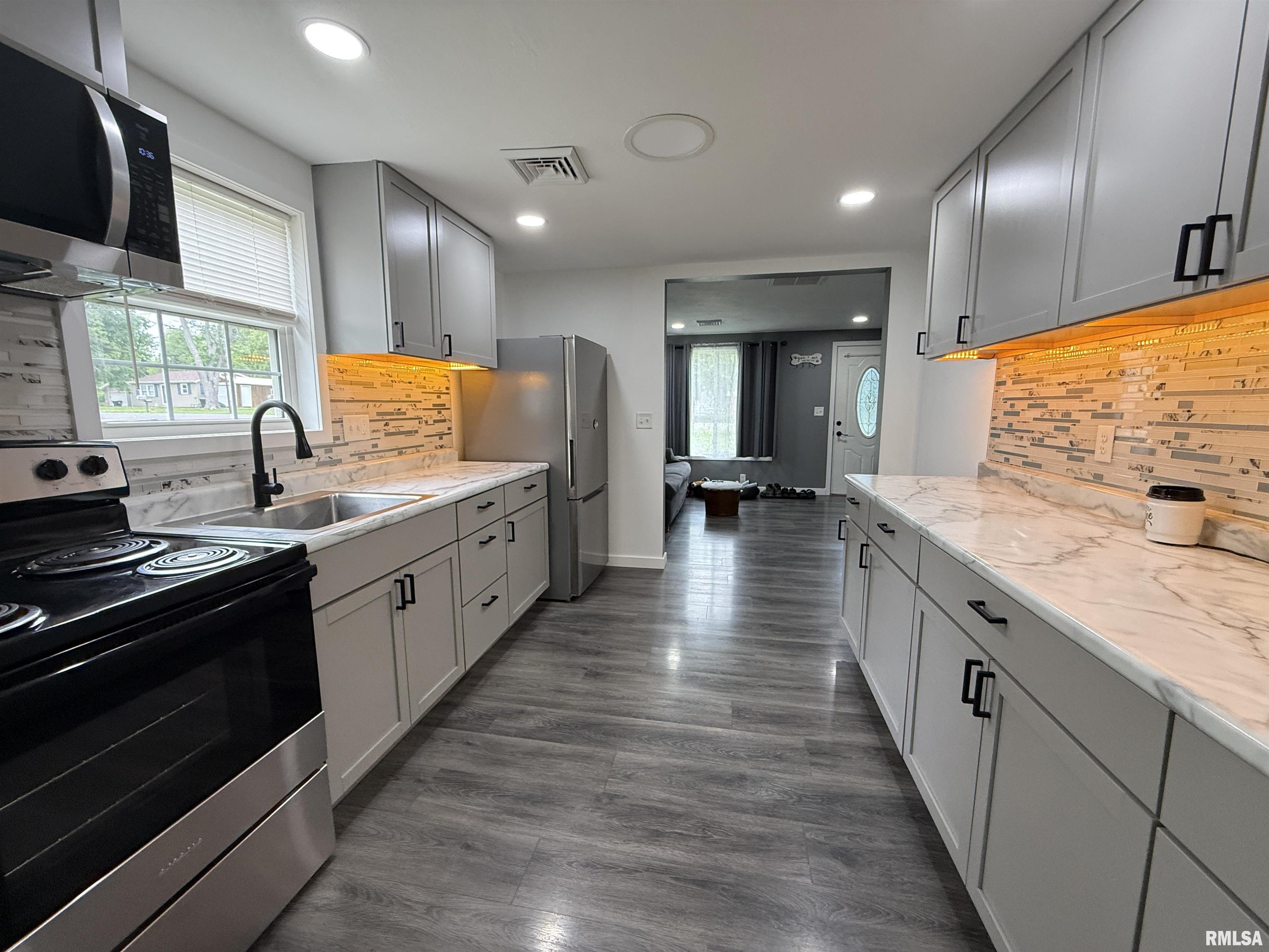 502 Hope Street Washington, IL 61571 - Photo 10 of 19