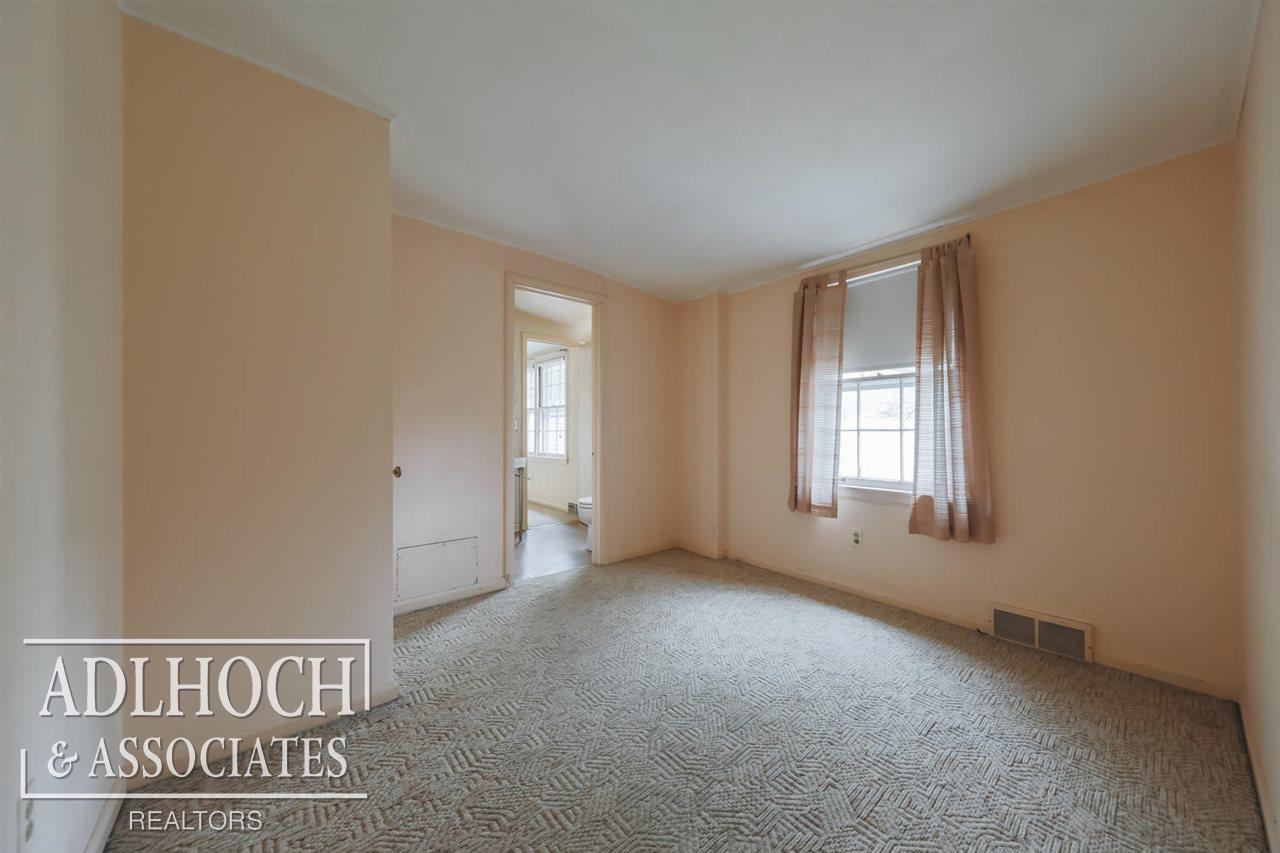 1037 Cadieux Road Grosse Pointe, MI 48230 - Photo 21 of 39 31378057-20.JPG