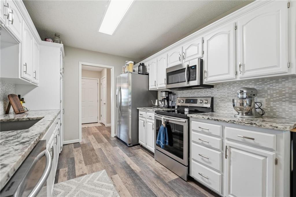 820 Southwest Benjamin Circle Lee's Summit, MO 64081 - Photo 12 of 37