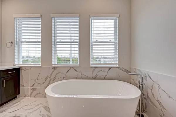 $3,250 | 2234 Lou Ellen Lane, Unit A, Houston, TX 77018