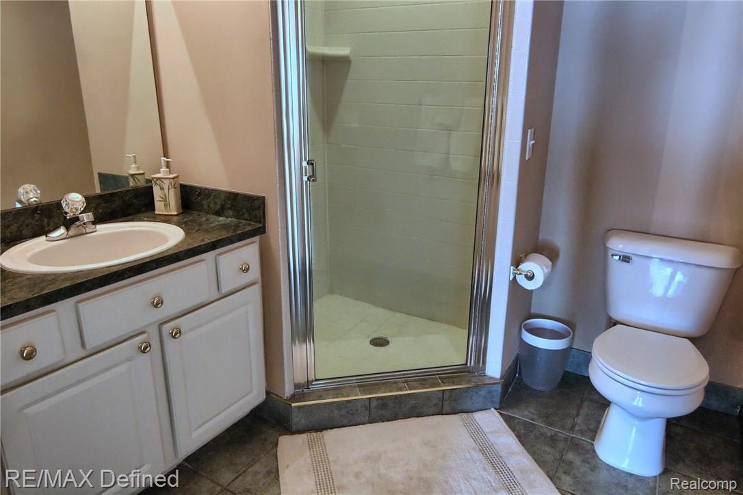 3960 Elk Drive Rochester, MI 48306 - Photo 25 of 27 2nd_Bedroom_Bathroom.jpg