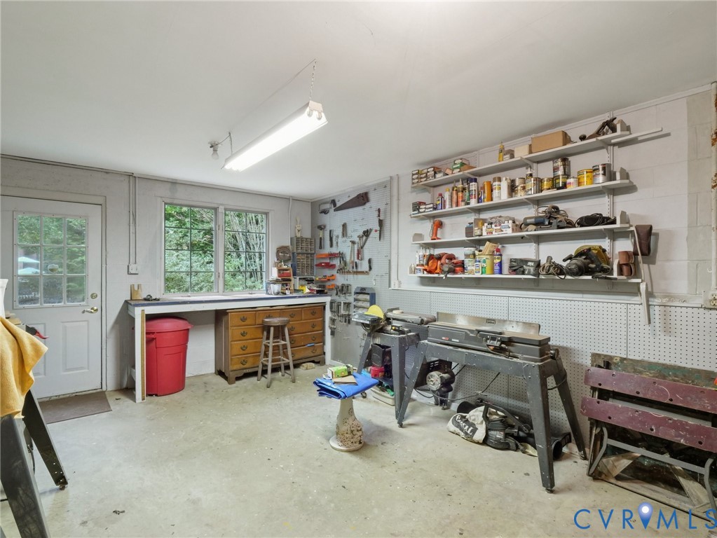 9010 Kings Crown Road North Chesterfield, VA 23236 - Photo 29 of 36 a room with furniture and a large window