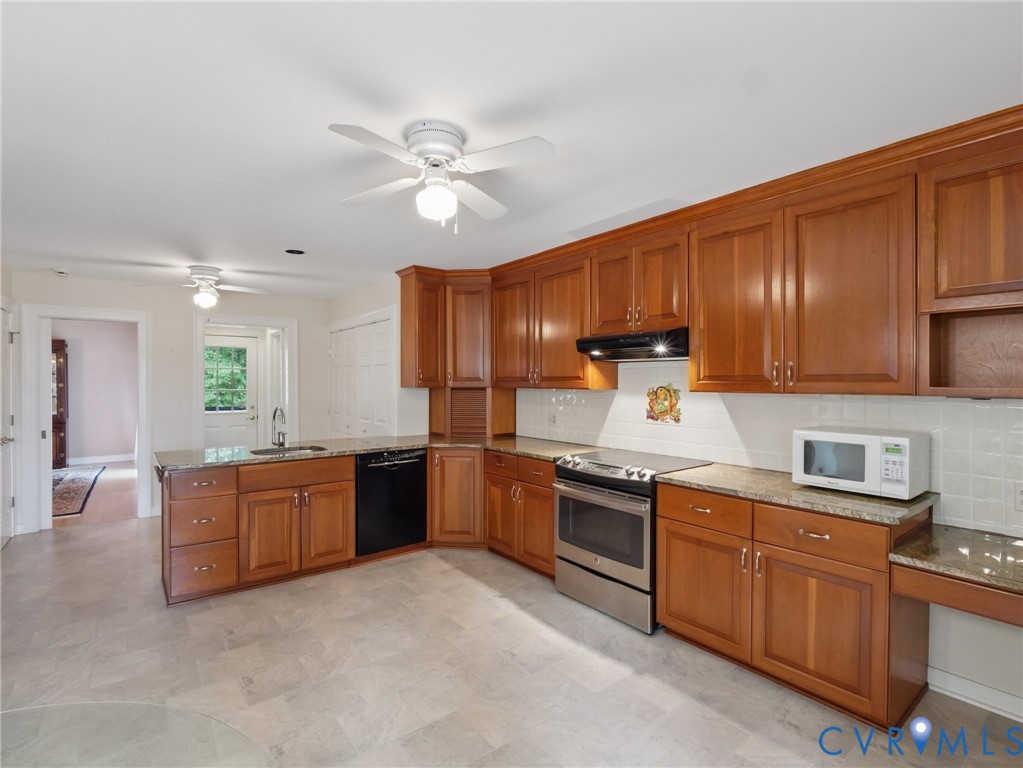 9010 Kings Crown Road North Chesterfield, VA 23236 - Photo 4 of 36 a kitchen with stainless steel appliances granite countertop wooden cabinets a stove a sink and dishwasher