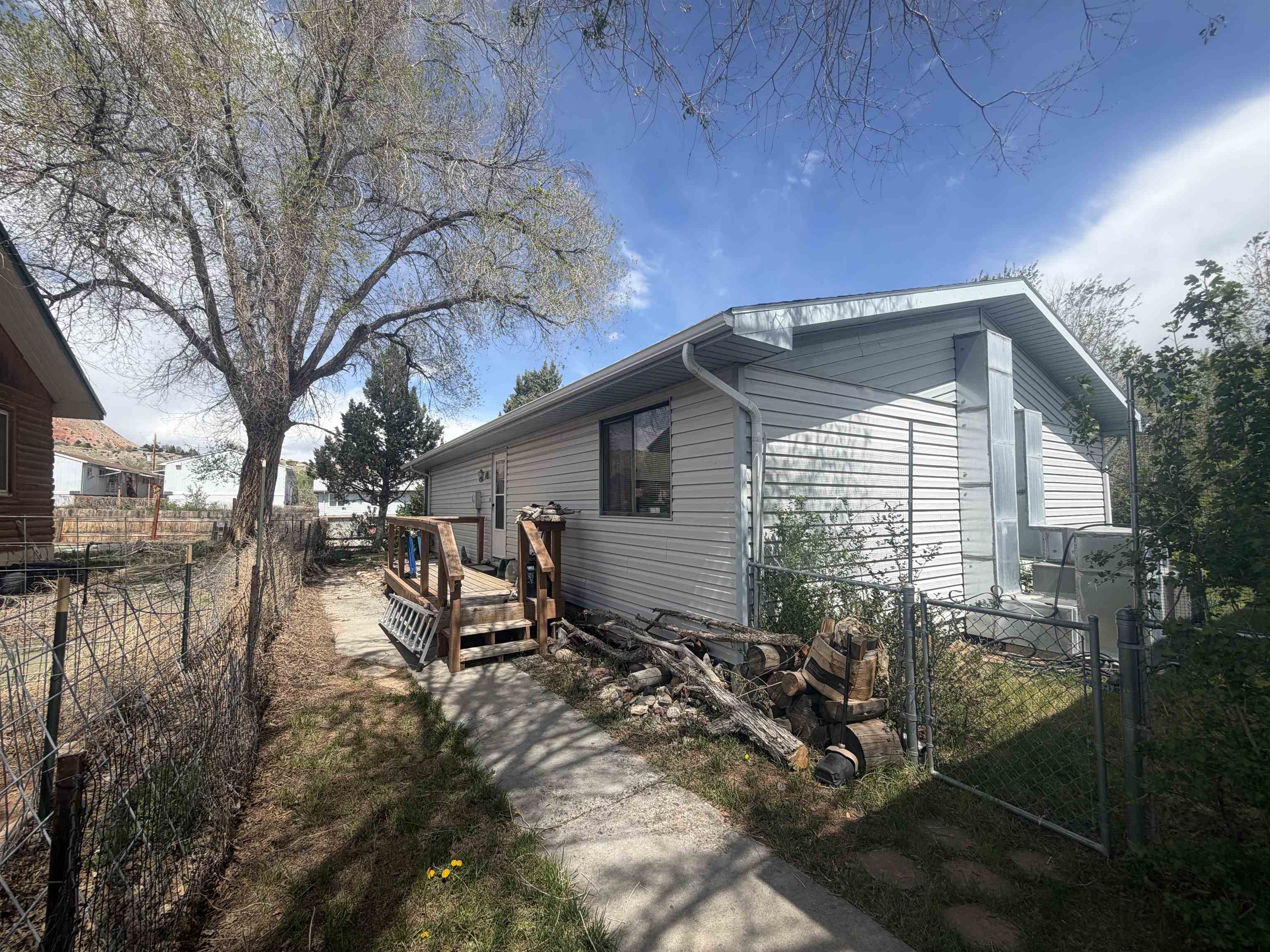 735 Mondell Street Thermopolis, WY 82443 - Photo 5 of 35