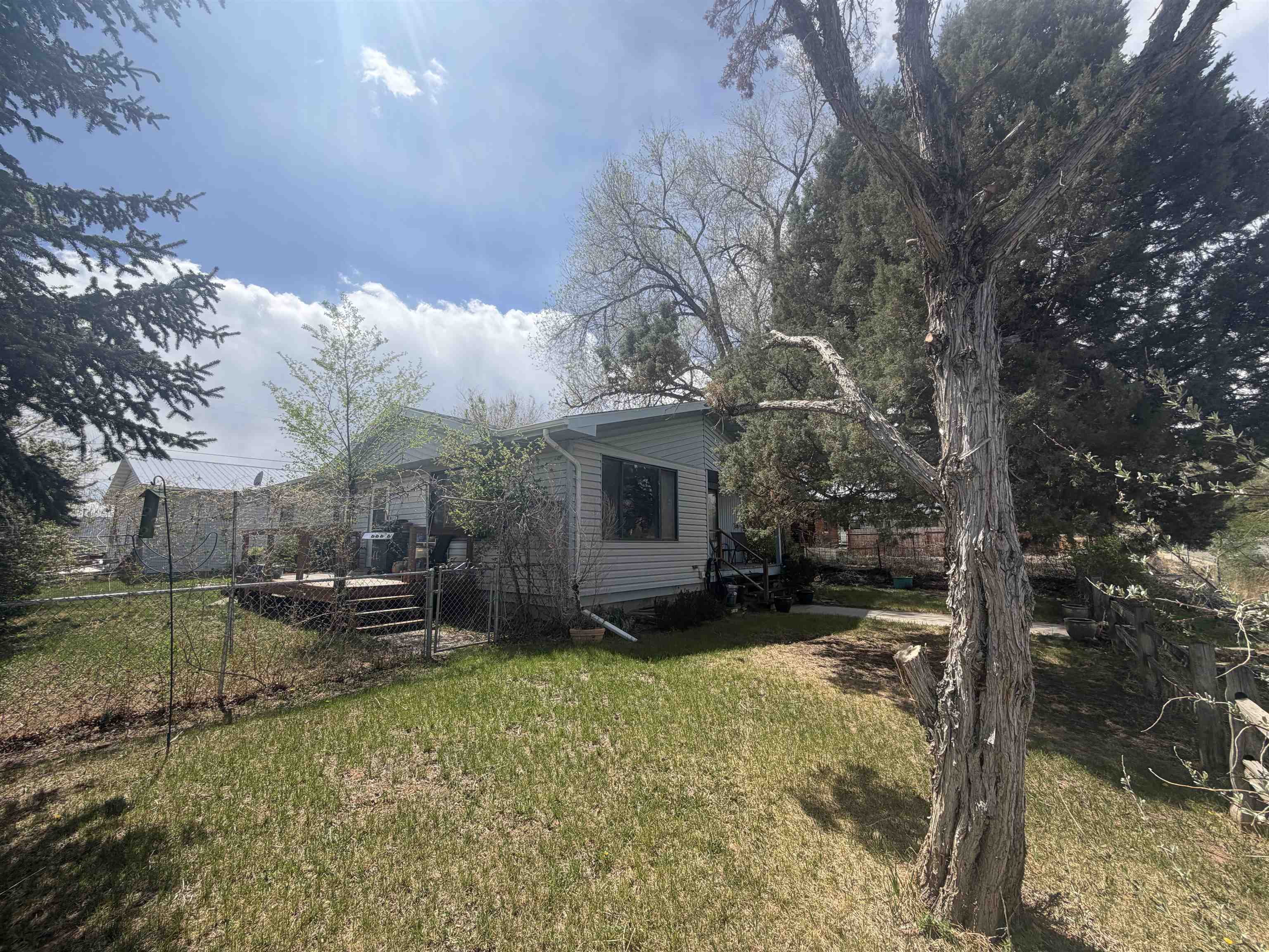 735 Mondell Street Thermopolis, WY 82443 - Photo 7 of 35
