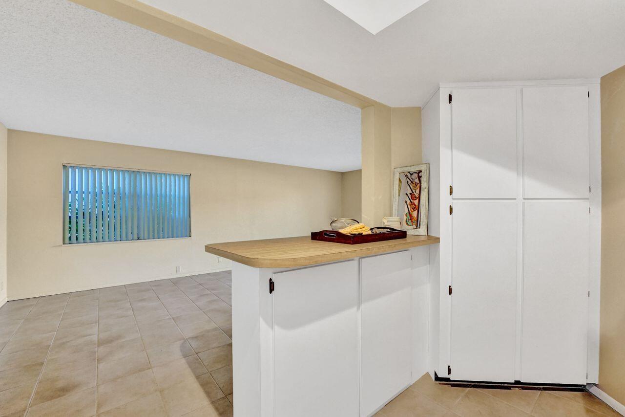 260 Seabreeze Circle, Unit 260 Jupiter, FL 33477 - Photo 11 of 29 RJP06553
