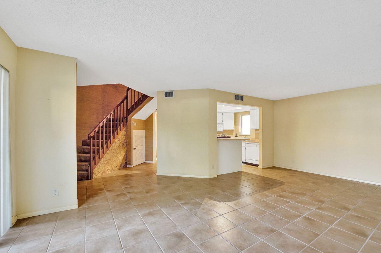 260 Seabreeze Circle, Unit 260 Jupiter, FL 33477 - Photo 5 of 29 RJP06535