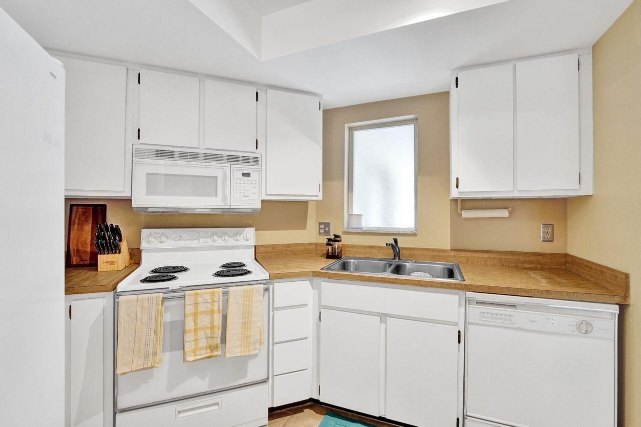 260 Seabreeze Circle, Unit 260 Jupiter, FL 33477 - Photo 9 of 29 RJP06547