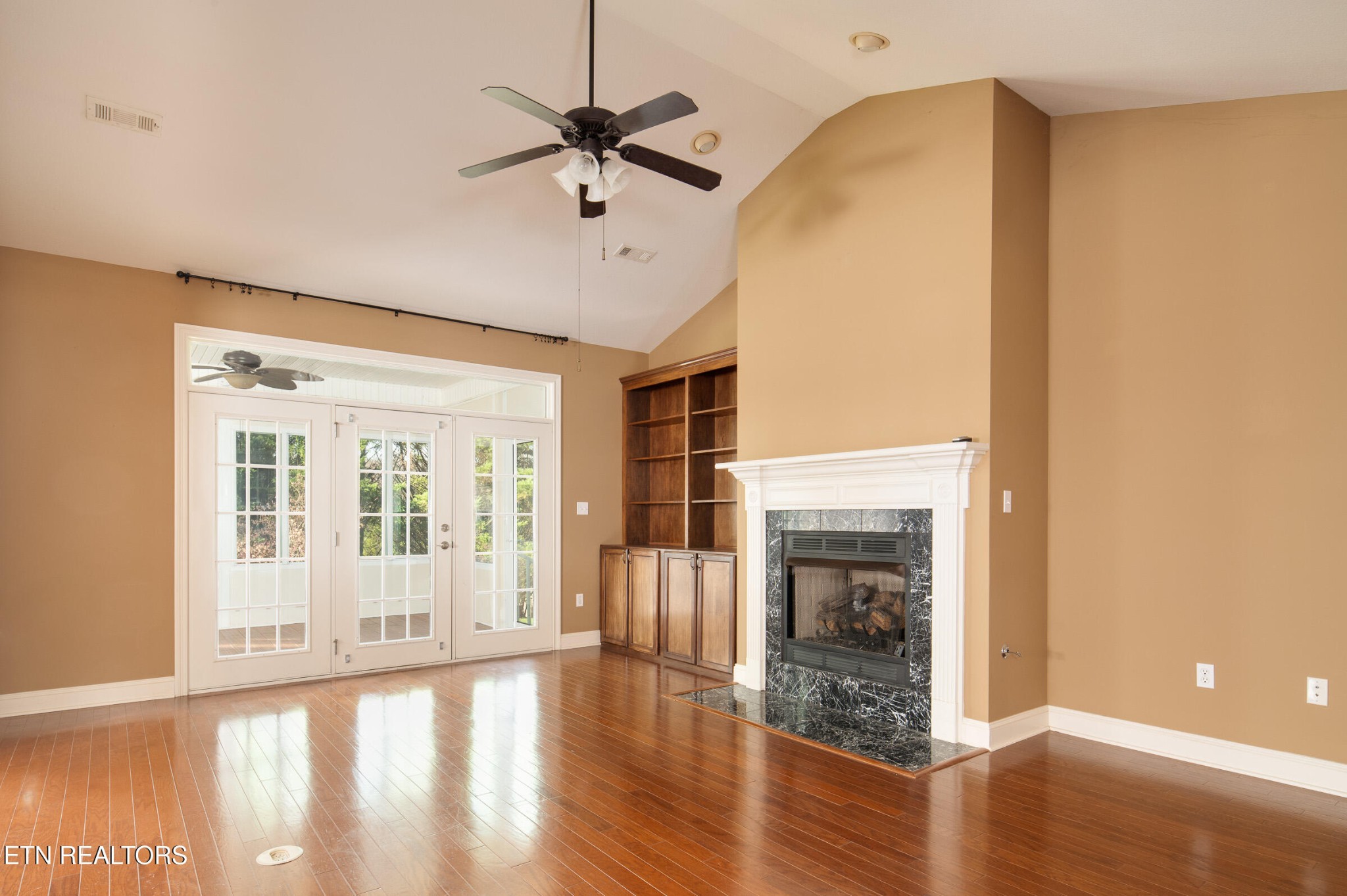 121 Meridian Way Clinton, TN 37716 - Photo 3 of 27 Gallery Image 3
