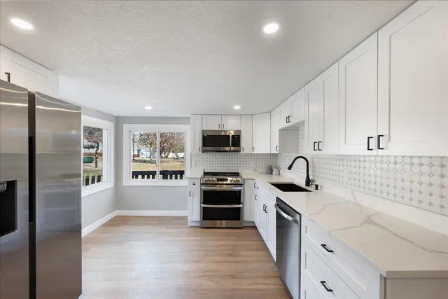 $2,850 | 2910 Vernon Avenue South, St. Louis Park, MN 55416