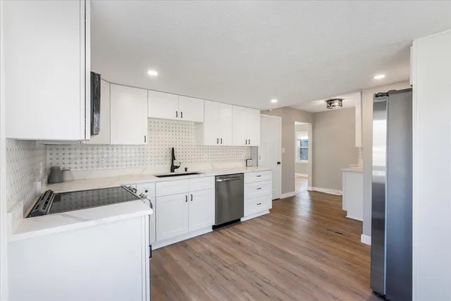 $2,850 | 2910 Vernon Avenue South, St. Louis Park, MN 55416