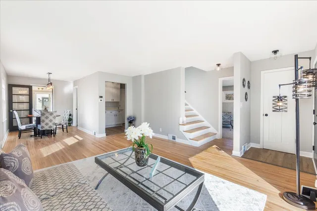 $2,850 | 2910 Vernon Avenue South, St. Louis Park, MN 55416