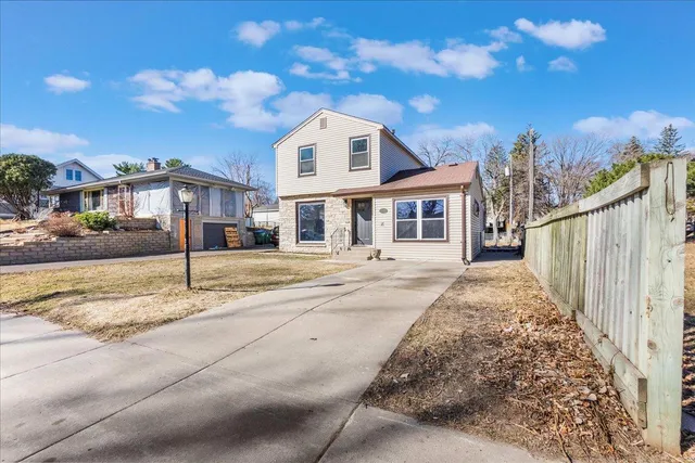 $2,850 | 2910 Vernon Avenue South, St. Louis Park, MN 55416