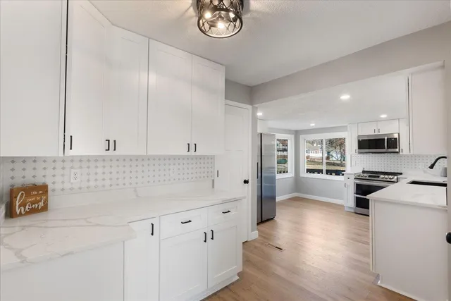 $2,850 | 2910 Vernon Avenue South, St. Louis Park, MN 55416