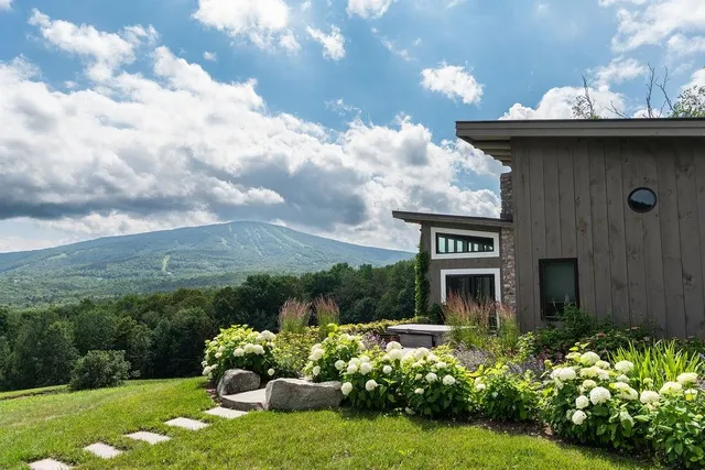 $2,999,000 | 25 Mountain Haunts Road, Winhall, VT 05340