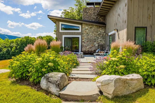 $2,999,000 | 25 Mountain Haunts Road, Winhall, VT 05340