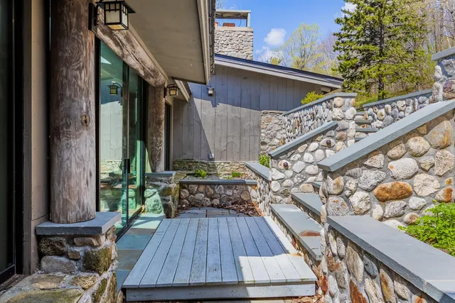 $2,999,000 | 25 Mountain Haunts Road, Winhall, VT 05340