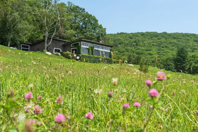 $2,999,000 | 25 Mountain Haunts Road, Winhall, VT 05340