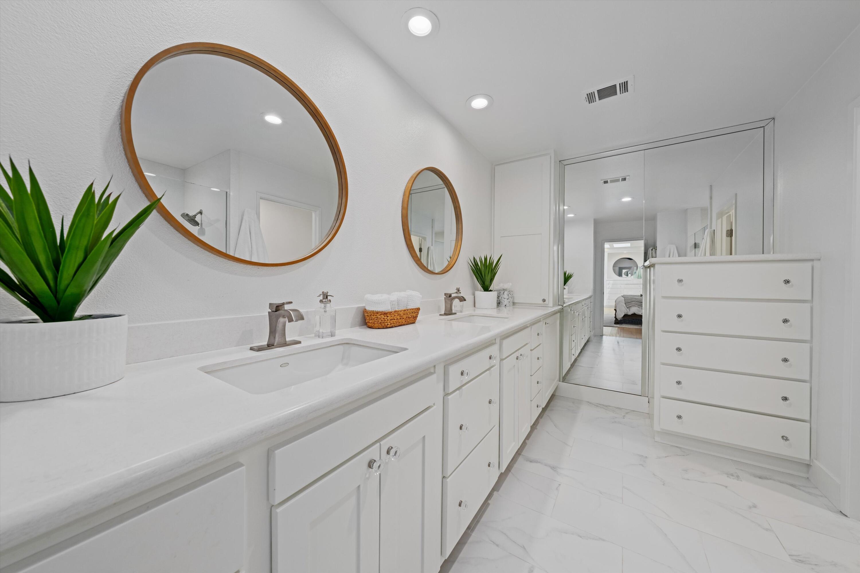 54754 Oak-Tree La Quinta, CA 92253 - Photo 29 of 33 a bathroom with a double vanity sink and a mirror