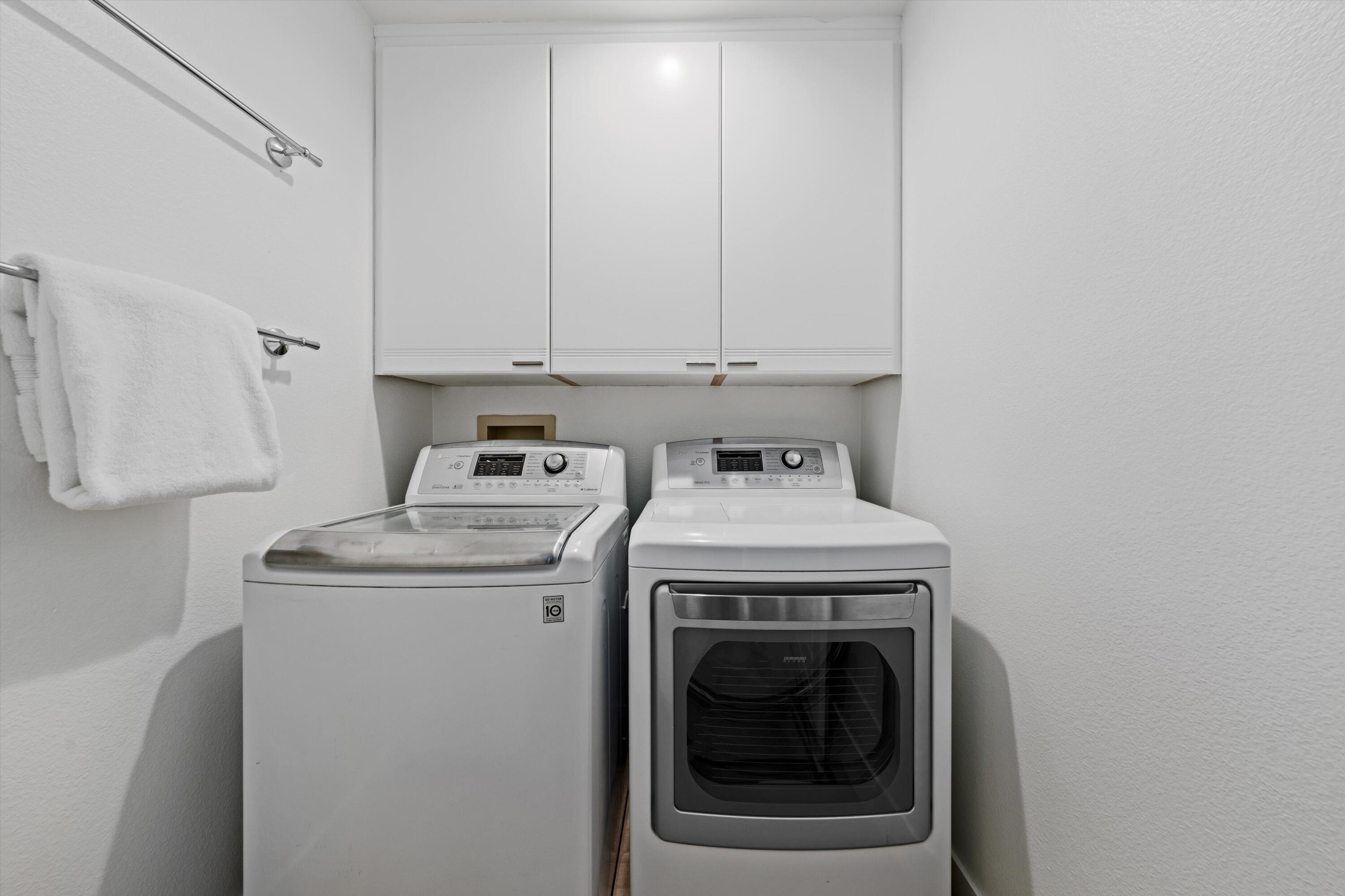 54754 Oak-Tree La Quinta, CA 92253 - Photo 33 of 33 a utility room with dryer and washer