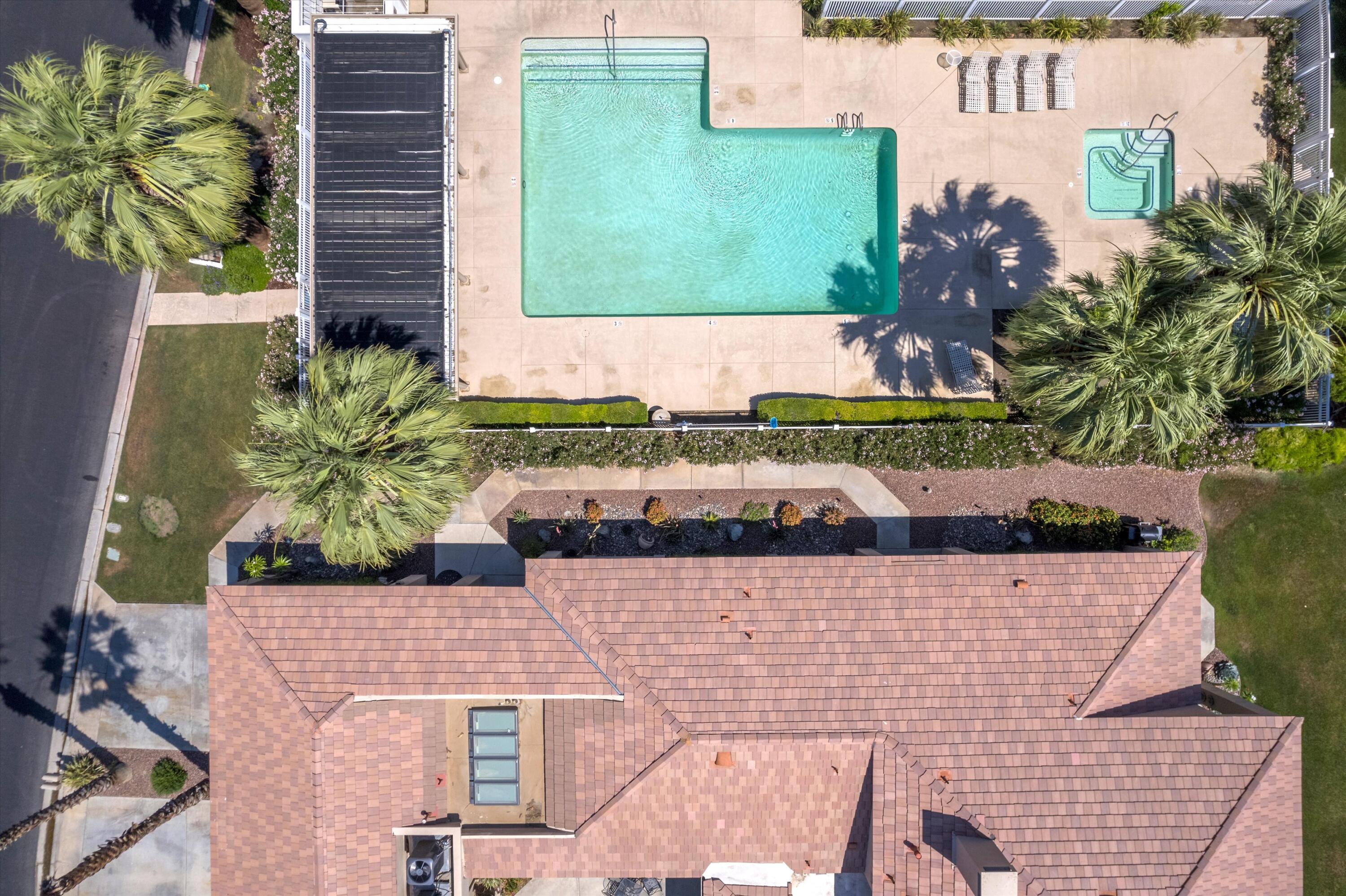 54754 Oak-Tree La Quinta, CA 92253 - Photo 4 of 33 a view of a brick wall with potted plants
