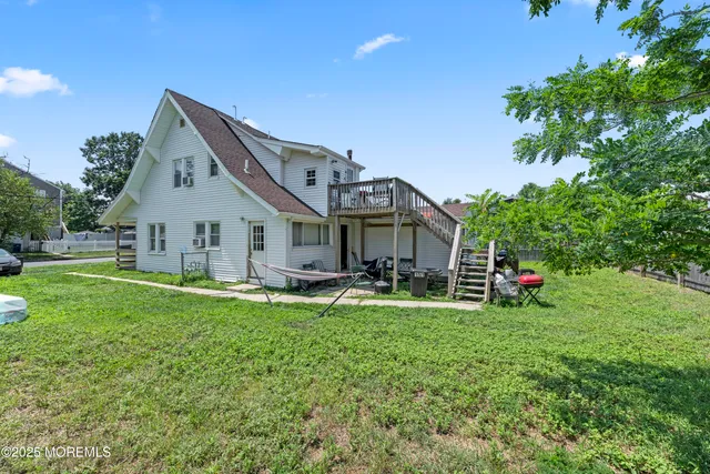 a view of a house with backyard and sitting area