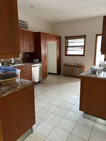 $2,400 | 143 West 26th Street, Bayonne, NJ 07002