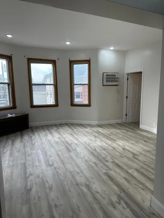 $2,400 | 143 West 26th Street, Bayonne, NJ 07002