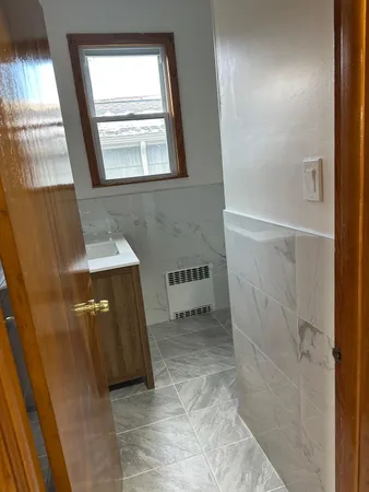 $2,400 | 143 West 26th Street, Bayonne, NJ 07002