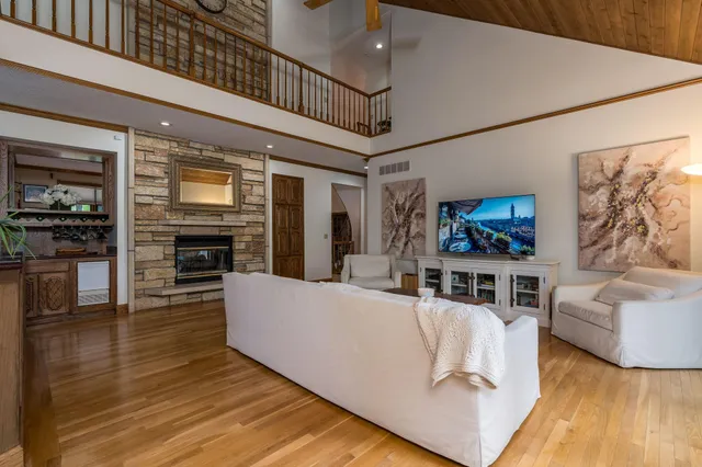 $1,099,000 | 17 Oriole Place, North Mankato, MN 56003