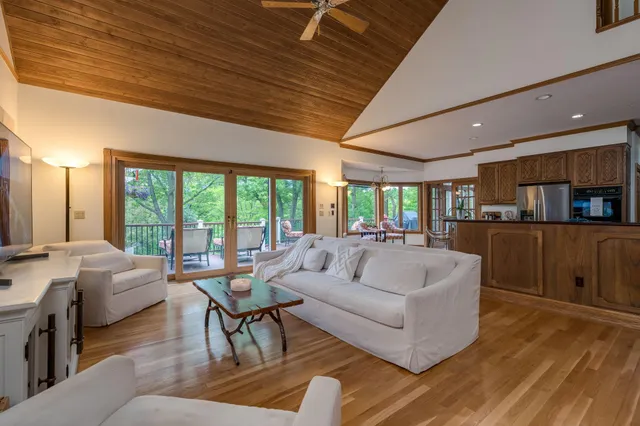 $1,099,000 | 17 Oriole Place, North Mankato, MN 56003