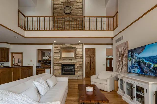 $1,099,000 | 17 Oriole Place, North Mankato, MN 56003