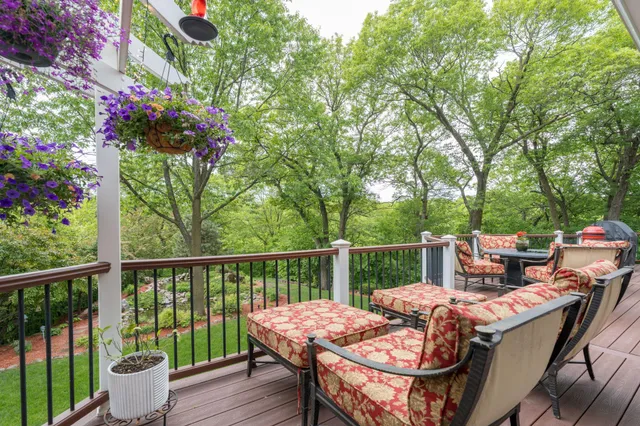 $1,099,000 | 17 Oriole Place, North Mankato, MN 56003