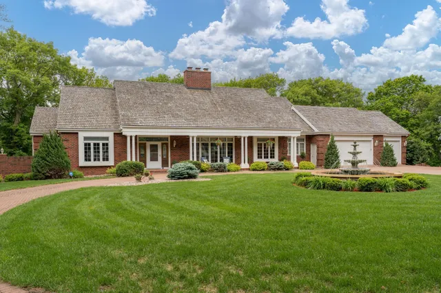 $1,099,000 | 17 Oriole Place, North Mankato, MN 56003