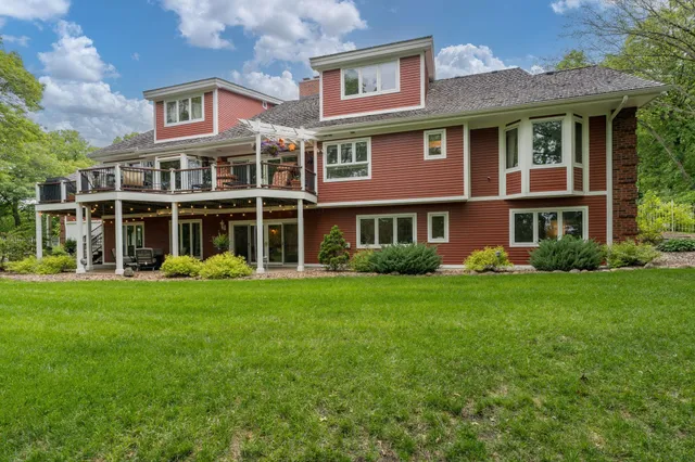 $1,099,000 | 17 Oriole Place, North Mankato, MN 56003