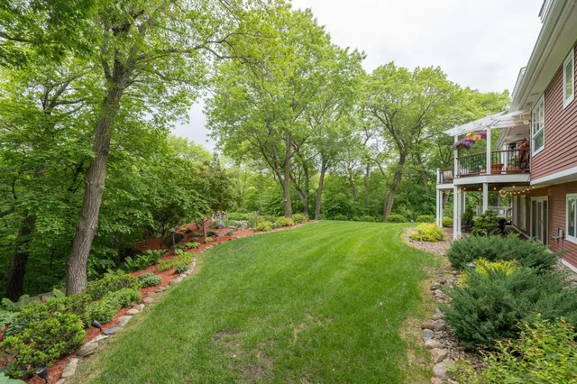 $1,099,000 | 17 Oriole Place, North Mankato, MN 56003