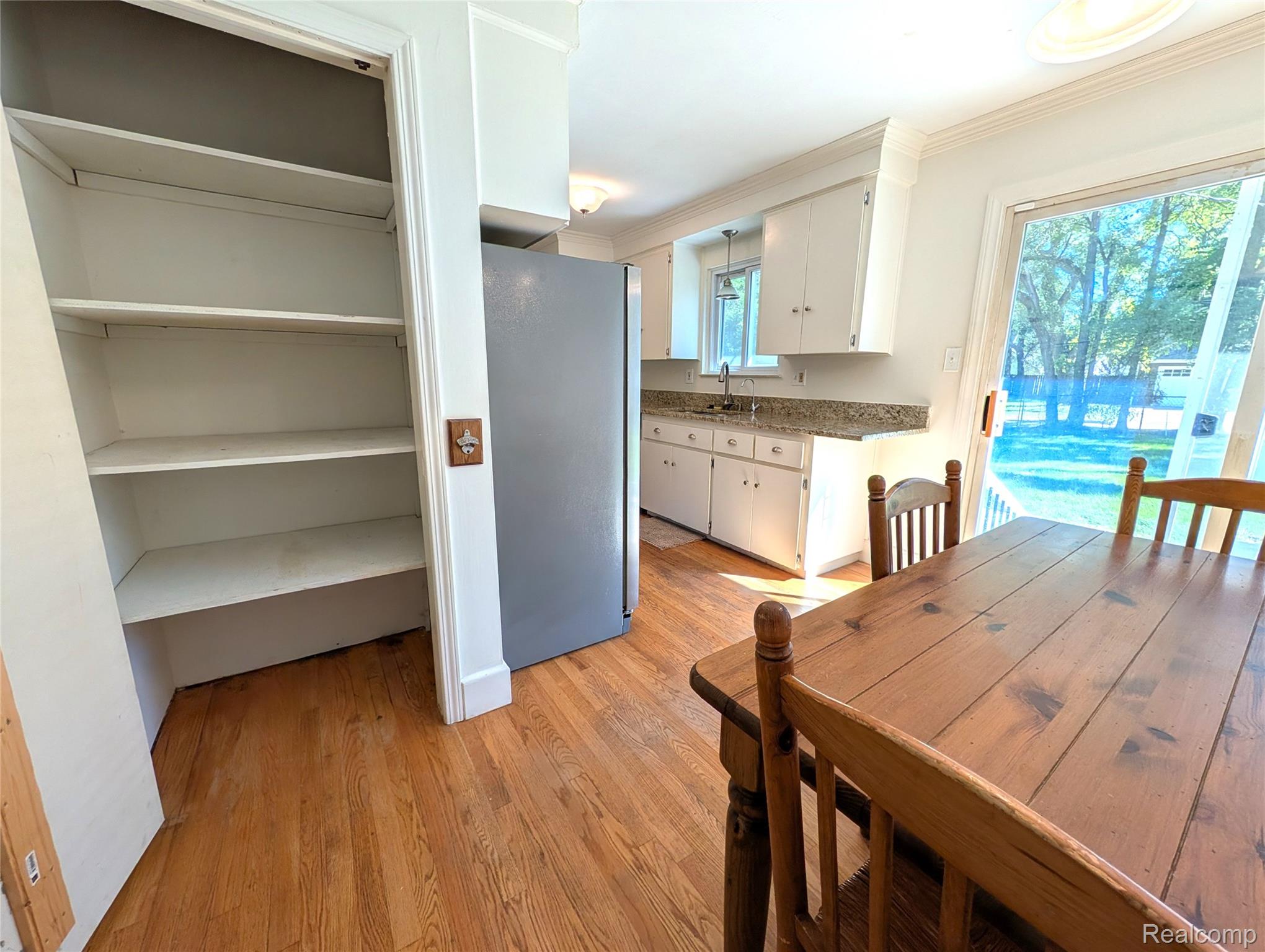 567 Pine Tree Road Lake Orion, MI 48362 - Photo 18 of 43 17 KITCHEN WITH PANTRY.jpg
